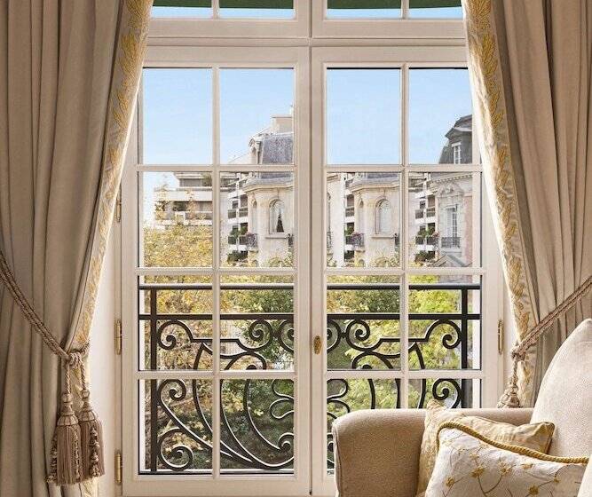 سوییت جونیور, Shangri La Paris