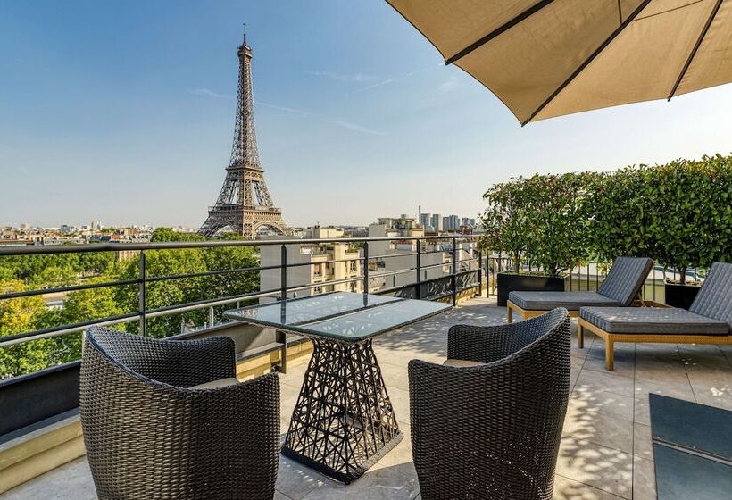 Standard Room Double Bed City View, Shangri La Paris