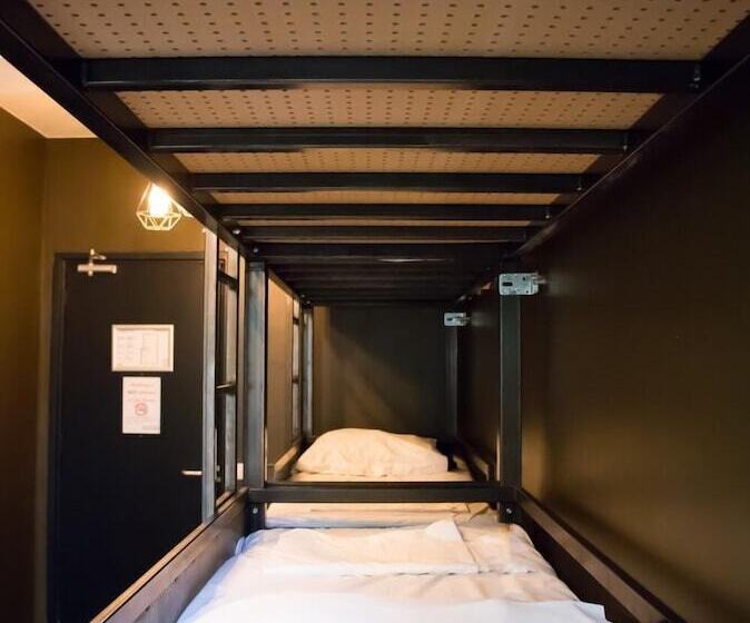 Bed in Shared Room with Shared Bathroom, Amsterdam Hostel Orfeo