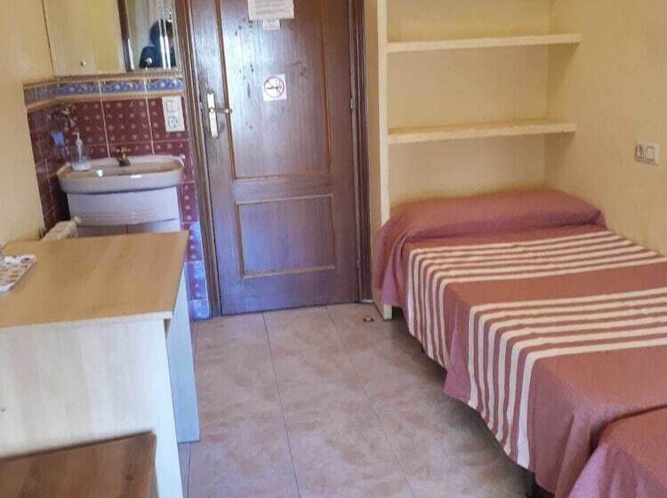 Habitación Estándar Baño Compartido, Hostal Pacios