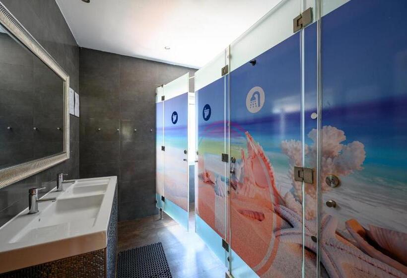 اتاق استاندارد یک تخته با بالکن, Terrace Lisbon Hostel