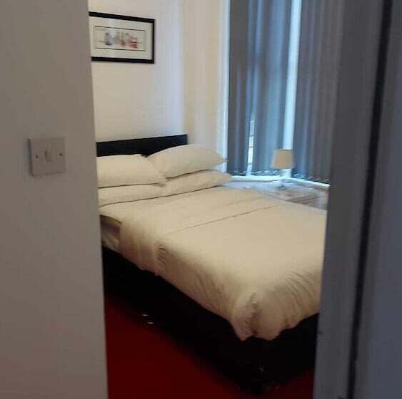 اتاق لوکس, Midtown Guesthouse