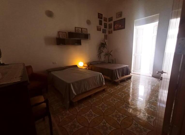 اتاق استاندارد چهارنفره با بالکن, Dhara House Malta