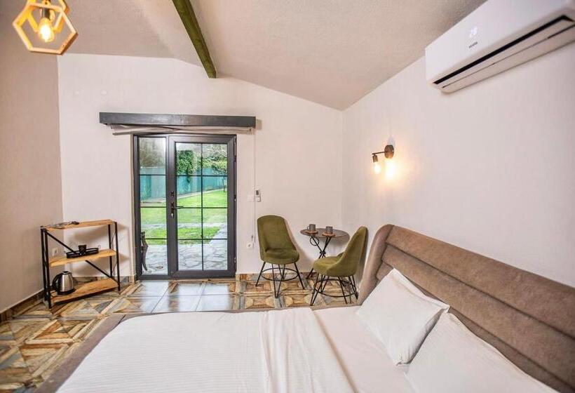 带露台的套间, Sapancaminihouse