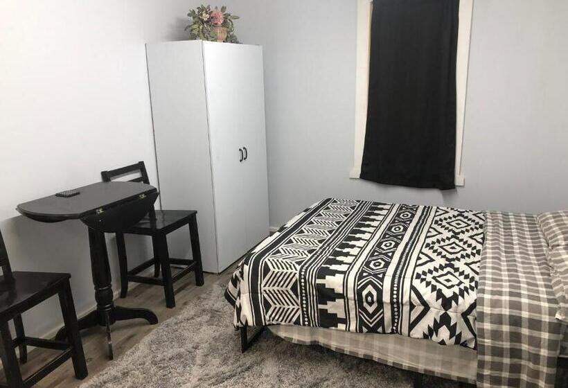标准间, Copperville B & B