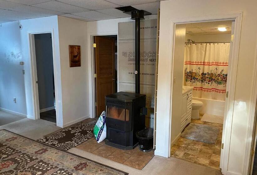 经济房, Copperville B & B