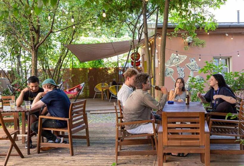 اتاق استاندارد با تخت‌های تاشو, Eastseven Berlin Hostel