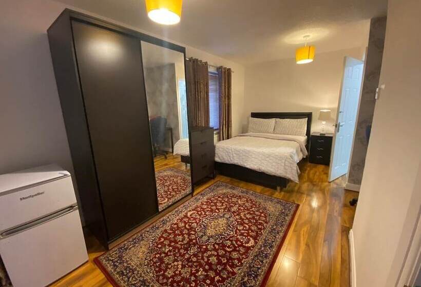 Quarto Estandar, Ashmina Holiday Let With Free Onsite Parking Not For Vans But For Cars Only