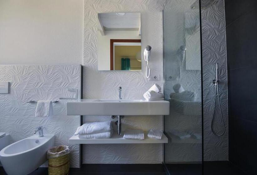 اتاق لوکس با بالکن, Vicocolli Rooms