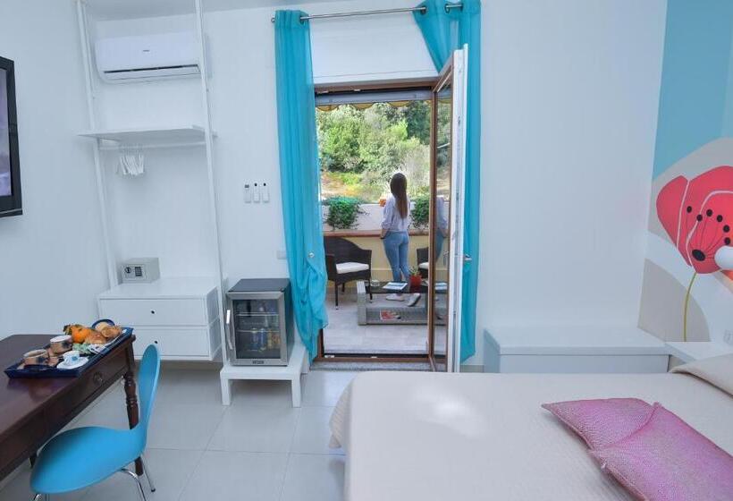 اتاق لوکس با بالکن, Vicocolli Rooms