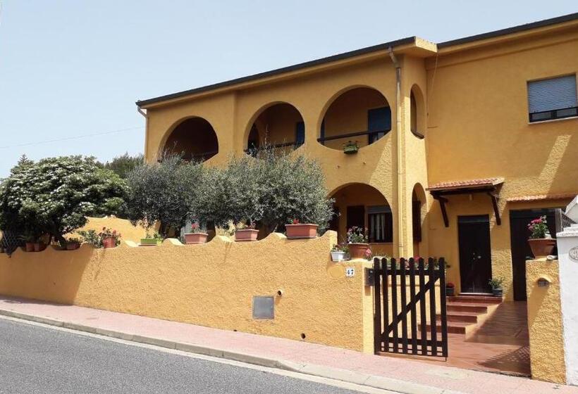 １ベッドルームアパートメント, Camere O Appartamento Intero In Locazione In Pittinuri