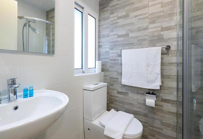 اتاق لوکس با چشم‌انداز شهر, Seaview Stays