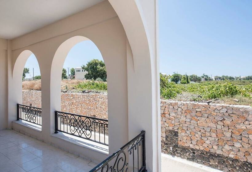 اتاق استاندارد سه نفره, Villa Agas