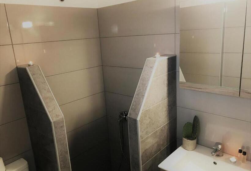 اتاق استاندارد سه نفره, Villa Agas