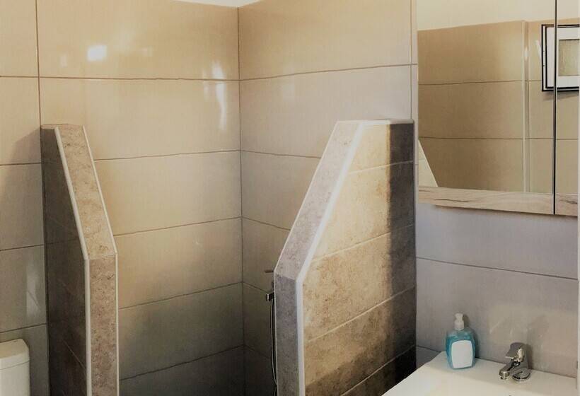 اتاق استاندارد سه نفره, Villa Agas