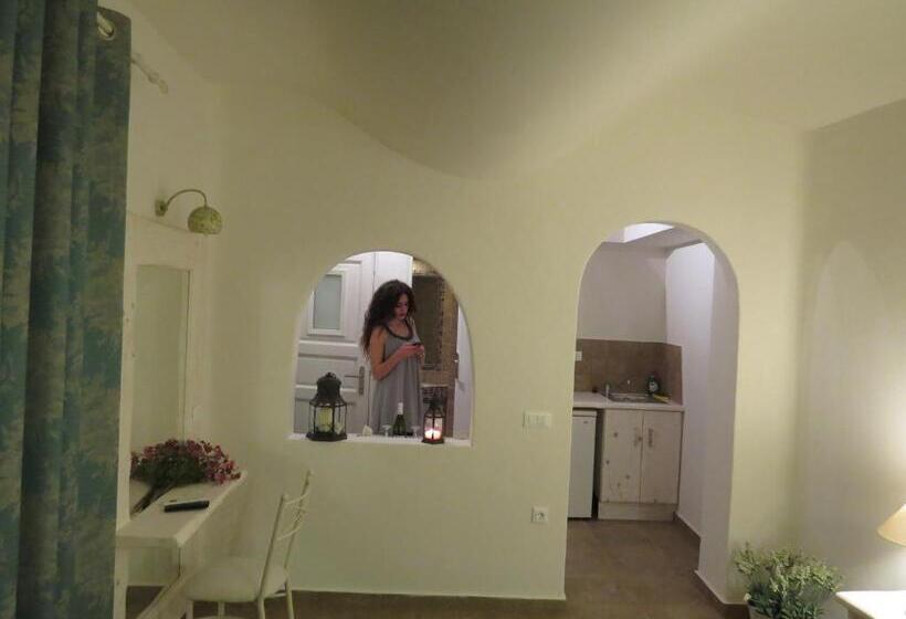 اتاق استاندارد سه نفره, Villa Manos