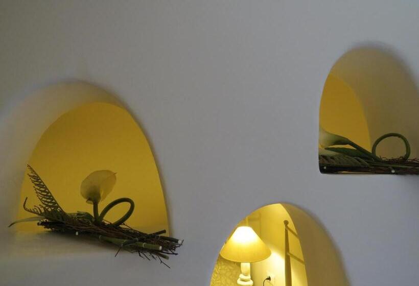 اتاق پنج‌تخته استاندارد, Villa Manos