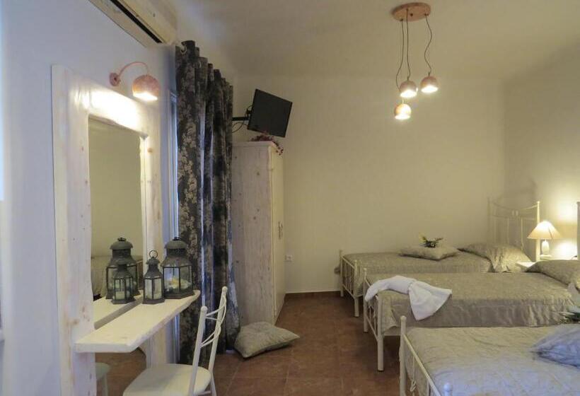 اتاق پنج‌تخته استاندارد, Villa Manos