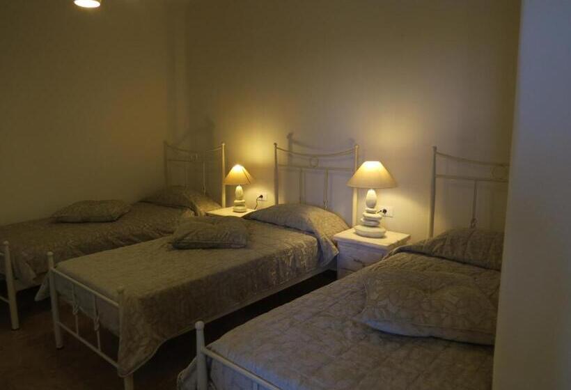 اتاق پنج‌تخته استاندارد, Villa Manos