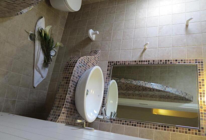اتاق سوپریور چهار تخته, Villa Manos