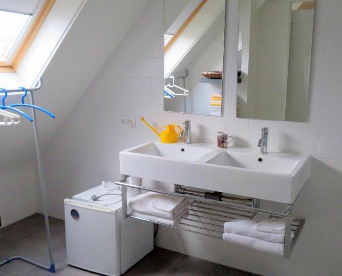 اتاق استاندارد, Jacky S Place