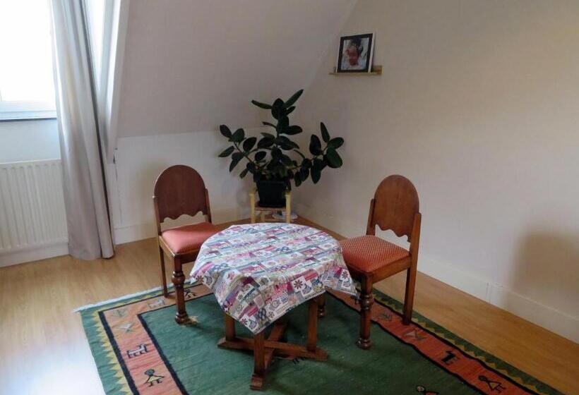 اتاق استاندارد, Jacky S Place