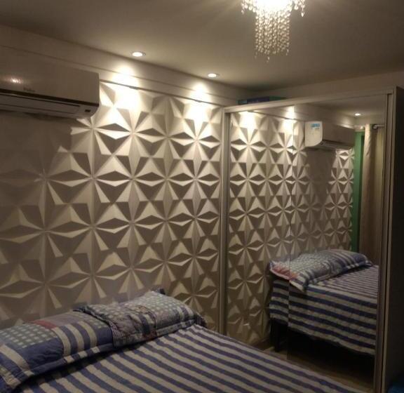 اتاق ساده سه‌ نفره, Flat 102 Com Vista Parcial Do Mar!