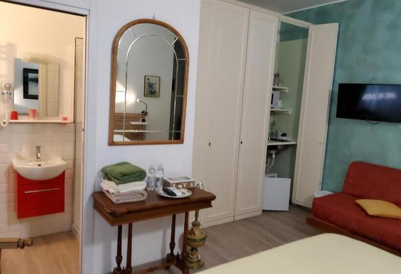 اتاق استاندارد سه نفره, Annadia Sweet Home B&b