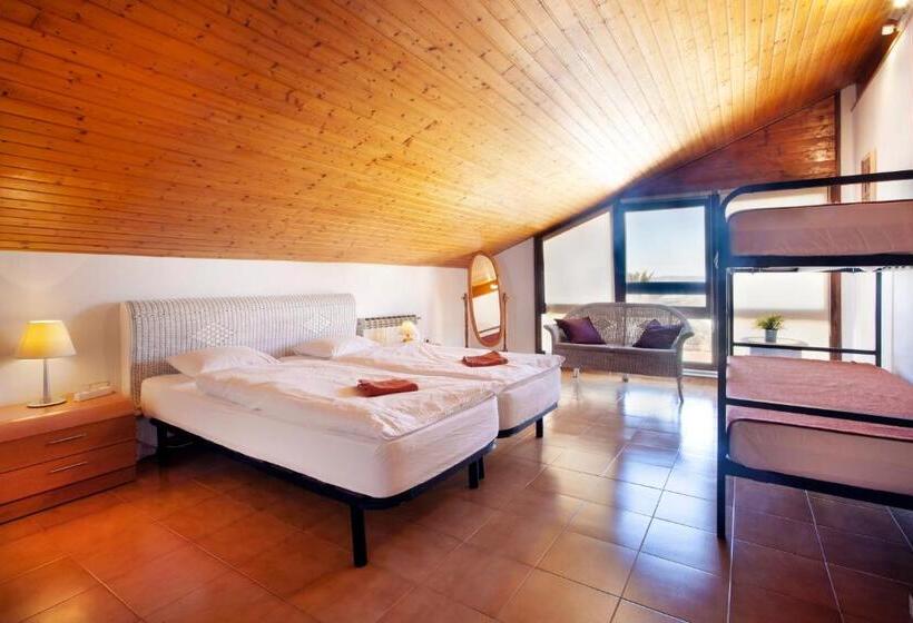 Economy Quadruple Room, Aaccent Montblanc   Prenafeta