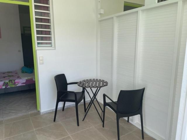 اتاق یک تخته با چشم‌انداز استخر, Residence Chez Marraine Maison Bertili