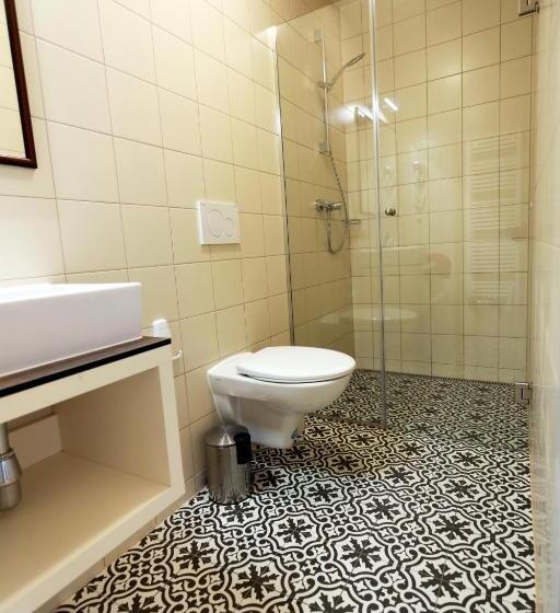 استودیوی لوکس, Apartmány Adam