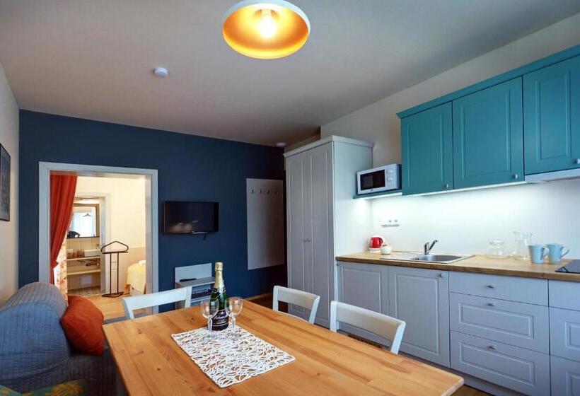 استودیوی لوکس, Apartmány Adam