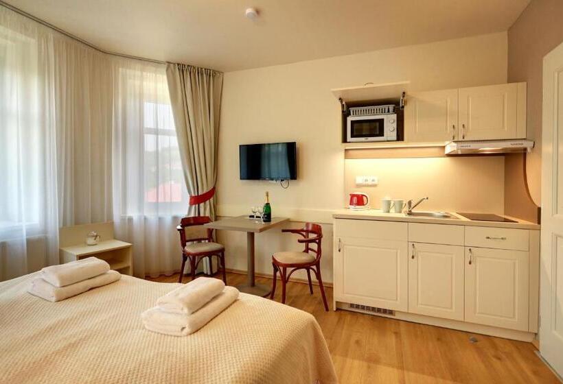 استودیوی لوکس, Apartmány Adam