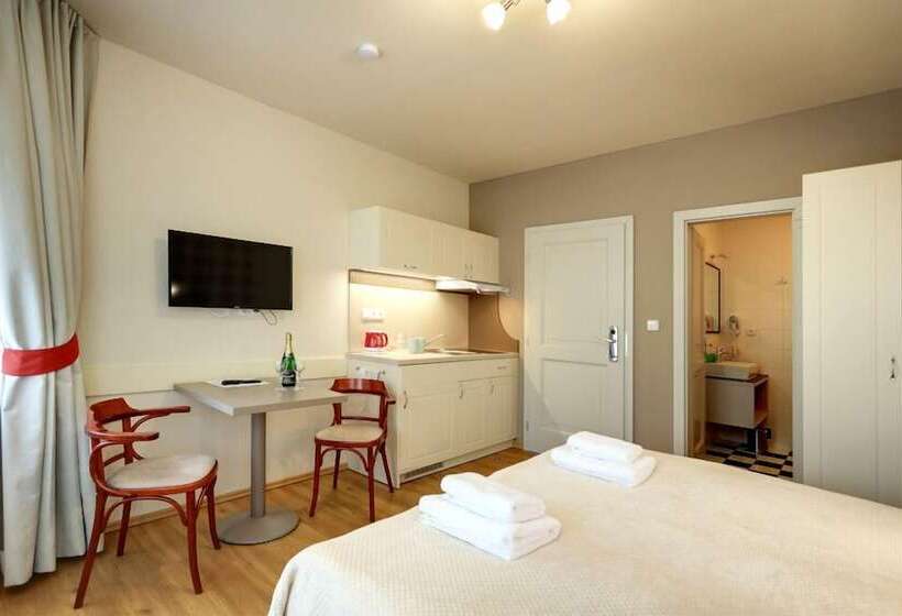 استودیوی لوکس, Apartmány Adam