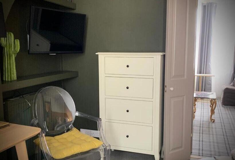 Deluxe Suite King Bed, Merchant39