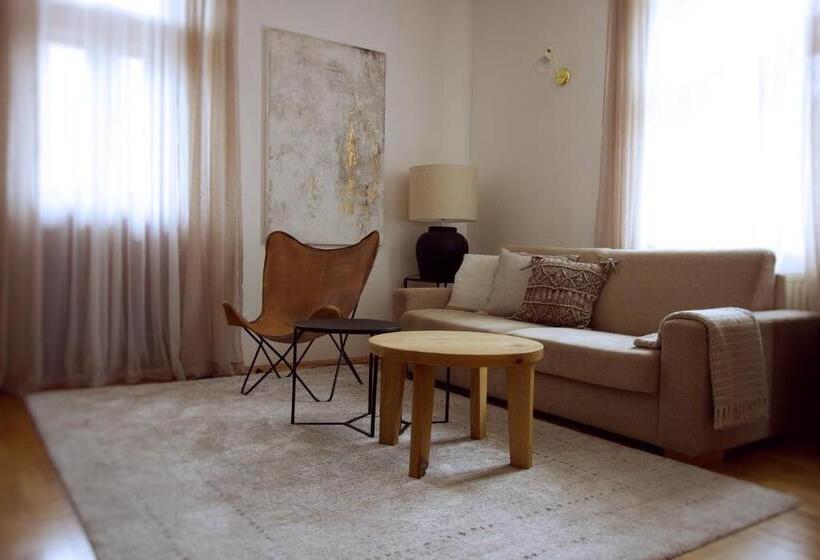 سوئیت با بالکن, Vila Bellevue