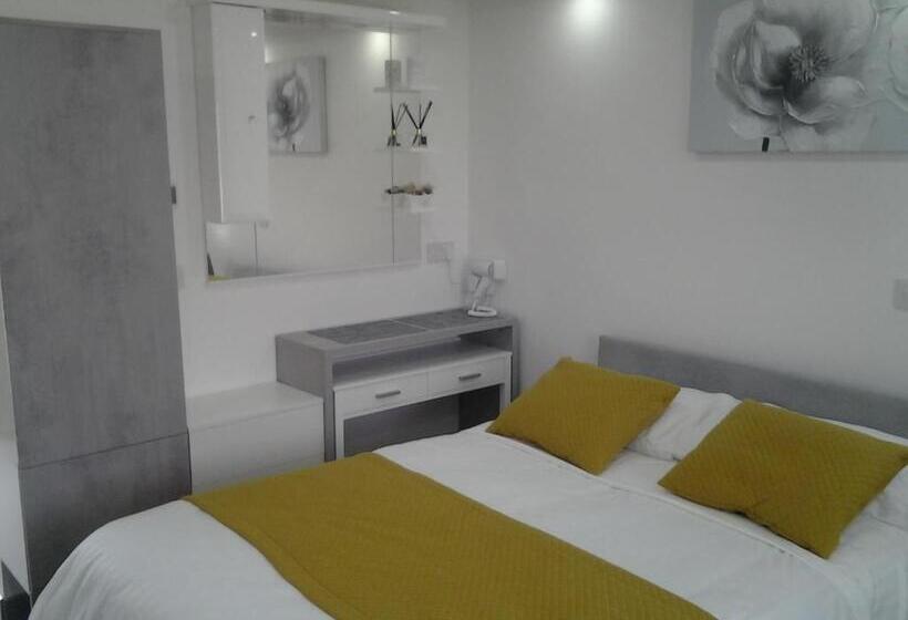 Четырехместный Номер Стандарт, Lady Charlotte Guest Rooms Triple Rooms