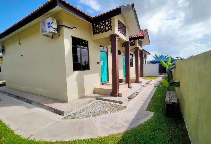 اتاق استاندارد سه نفره, Anjung Ara Suites And Roomstays