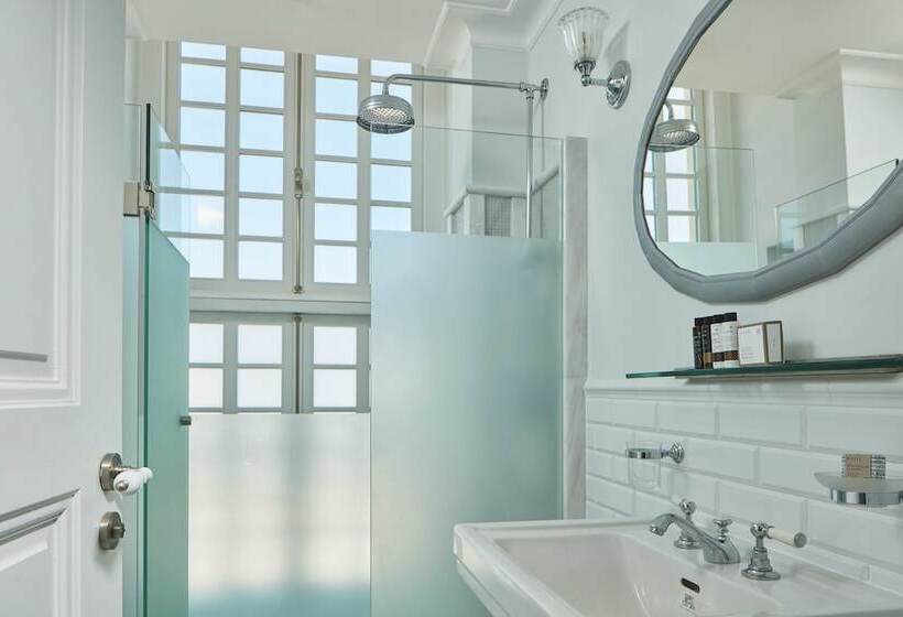 اتاق لوکس با چشم‌انداز باغ, Poseidonion Grand
