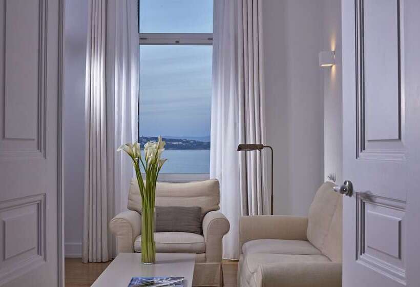 سوییت سوپریور, Poseidonion Grand