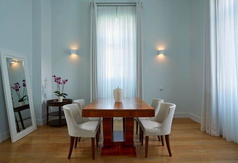 سوییت سوپریور, Poseidonion Grand