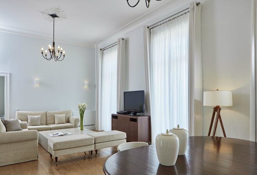 سوییت, Poseidonion Grand