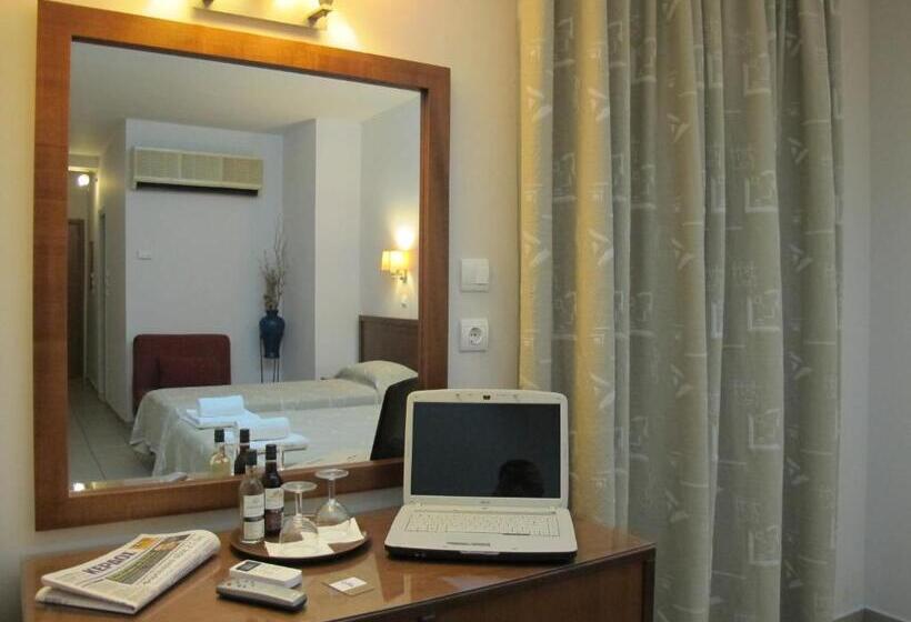 Quarto Triplo Estandar, Solomou Athens