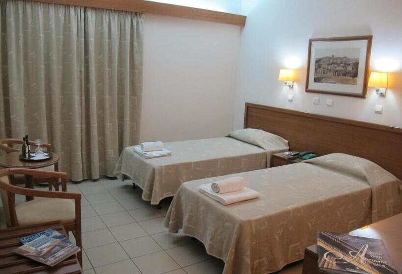 Quarto Triplo Estandar, Solomou Athens