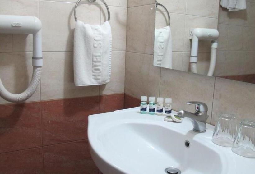 Quarto Familiar, Solomou Athens
