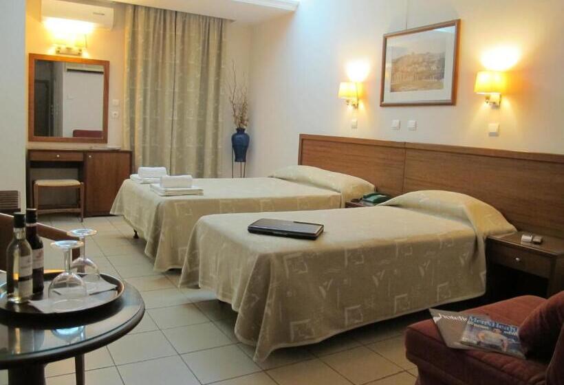 Quarto Familiar, Solomou Athens