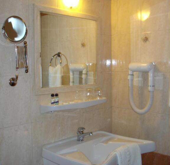 Quarto Individual Interior, Solomou Athens