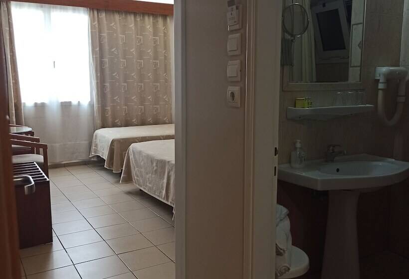 Quarto Triplo Estandar, Solomou Athens
