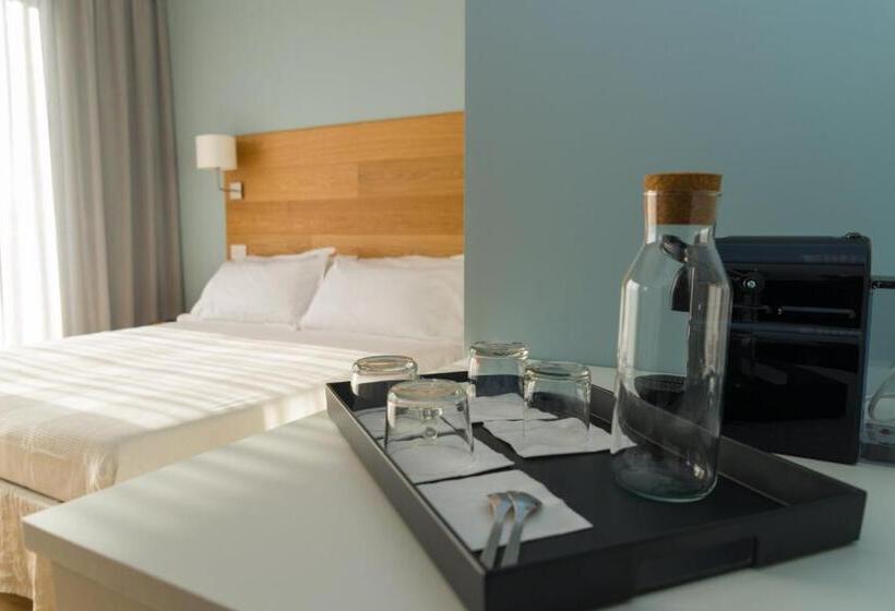 اتاق لوکس با بالکن, Gaya Resort