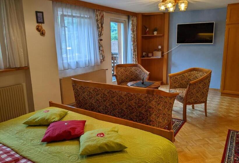 Дом 4 Спальни, Montahaus
